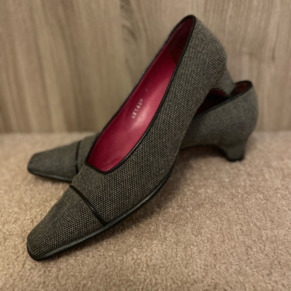 EUC EMANUEL UNGARO LOW HEELS DARK STONE TEXILE/ LEATHER SZ. 7M